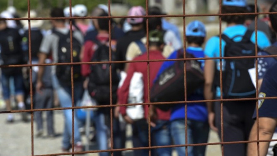 Одрин възпира хиляди бежанци, отправили се към България | StandartNews.com