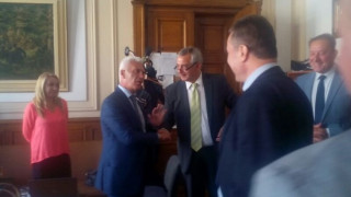 Борисов поздравил Сидеров за "майсторлъка" да направи мъжко 