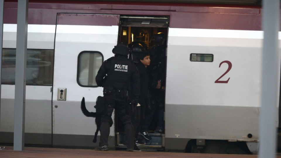 Евакуираха влак в Ротердам, мъж плашил с бомба  | StandartNews.com