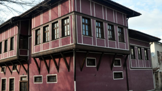 Ценни стенописи изгряват в "Клианти"