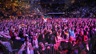 Българи по света гледат концерта на Слави по интернет