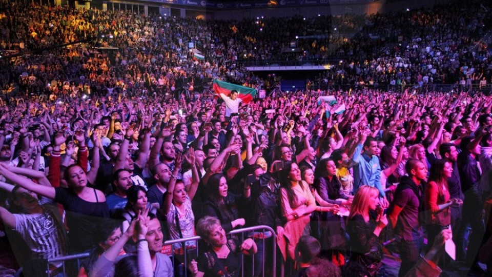 Българи по света гледат концерта на Слави по интернет | StandartNews.com