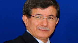 Турският премиер призова света да приеме бежанците