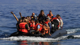 Мигрантска лодка потъна край Лесбос, издирват 26 души