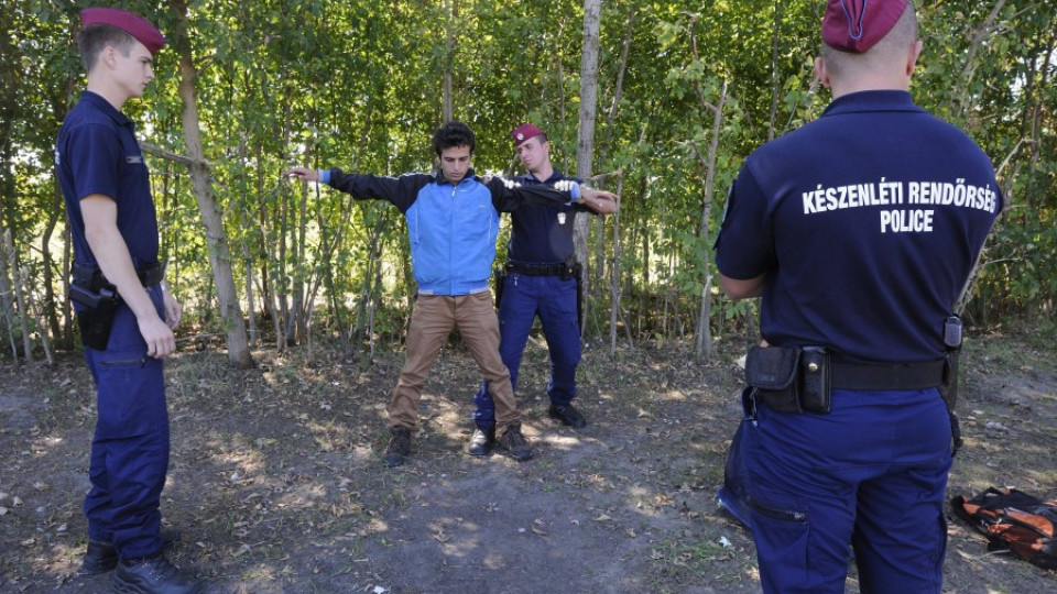 Унгария разреши: Гумени куршуми и сълзотворни гранати по мигрантите  | StandartNews.com