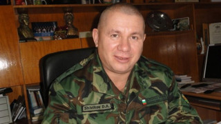 Освобождават ген. Шивиков от длъжност и от военна служба