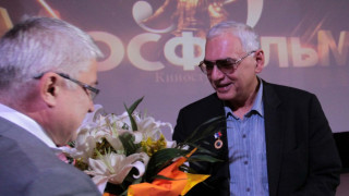 Аплодисменти и цветя за Шахназаров