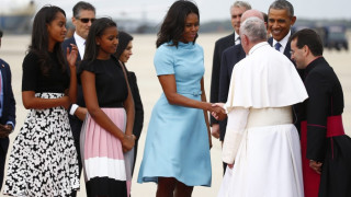 Семейство Обама посрещнаха папата (ОБЗОР)