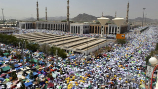 220 поклонници загинаха при блъсканица край Мека 
