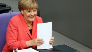 Меркел: Преместването на 120 000 бежанци не решава проблема