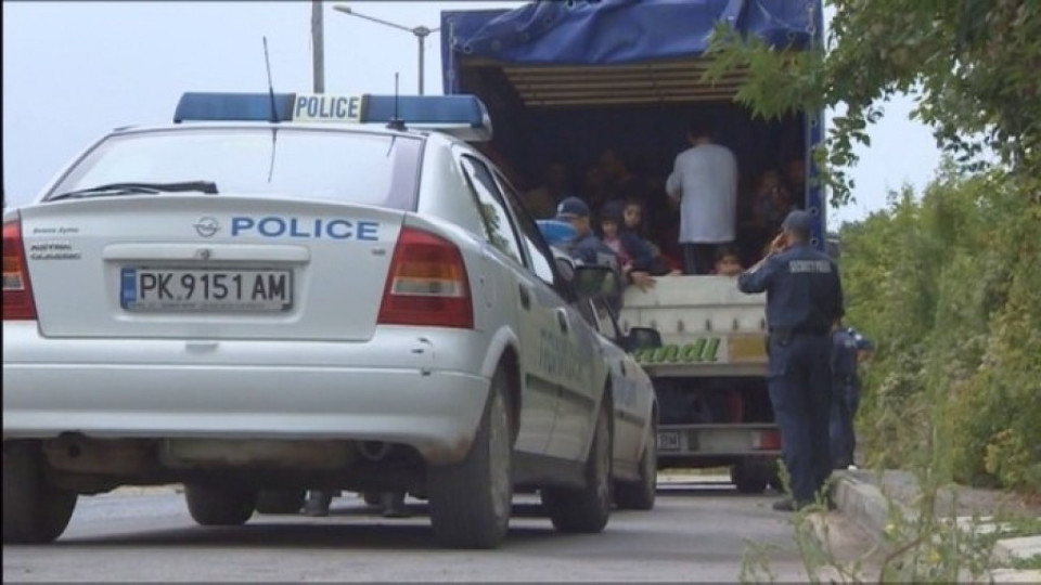 Хванаха камион с нелегални мигранти край Перник | StandartNews.com