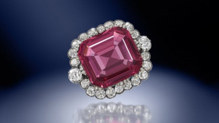 Легендарният диамант Hope Spinel бе продаден за $1,4 млн.
