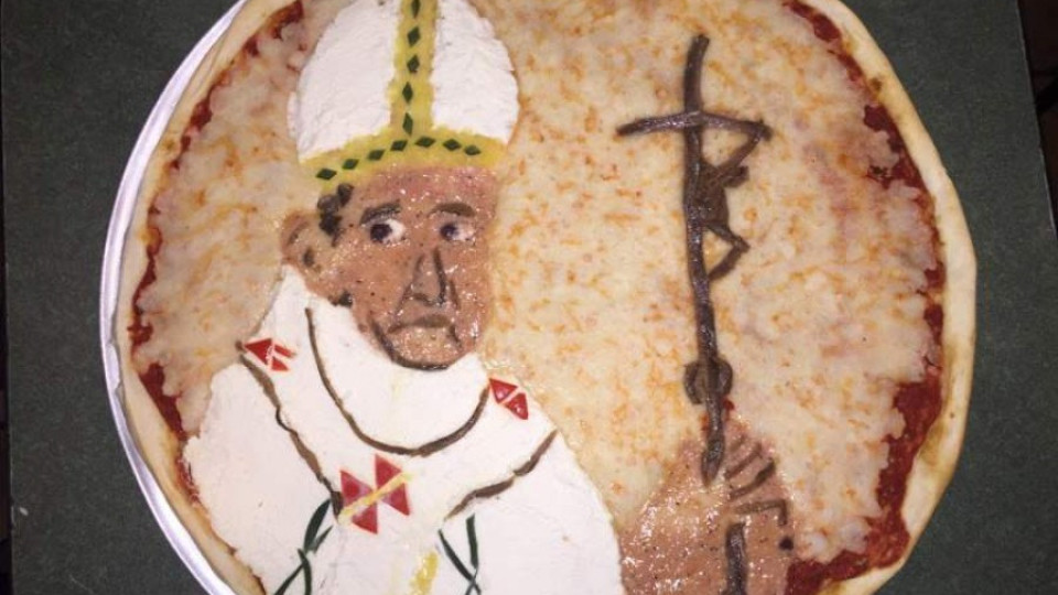 Изобразиха папата на пица | StandartNews.com