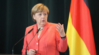 Меркел губи доверието на немците заради бежанската криза