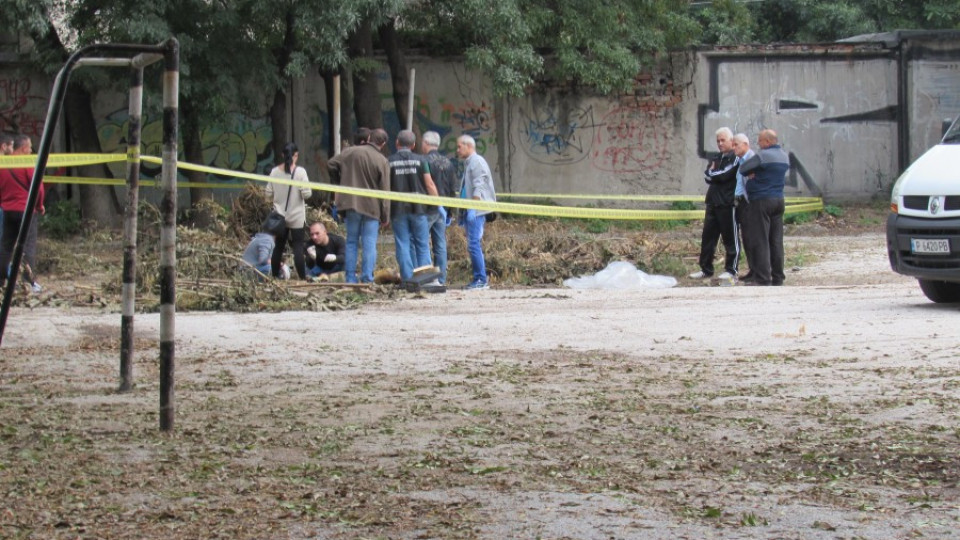 Откриха труп в двора на русенско училище | StandartNews.com