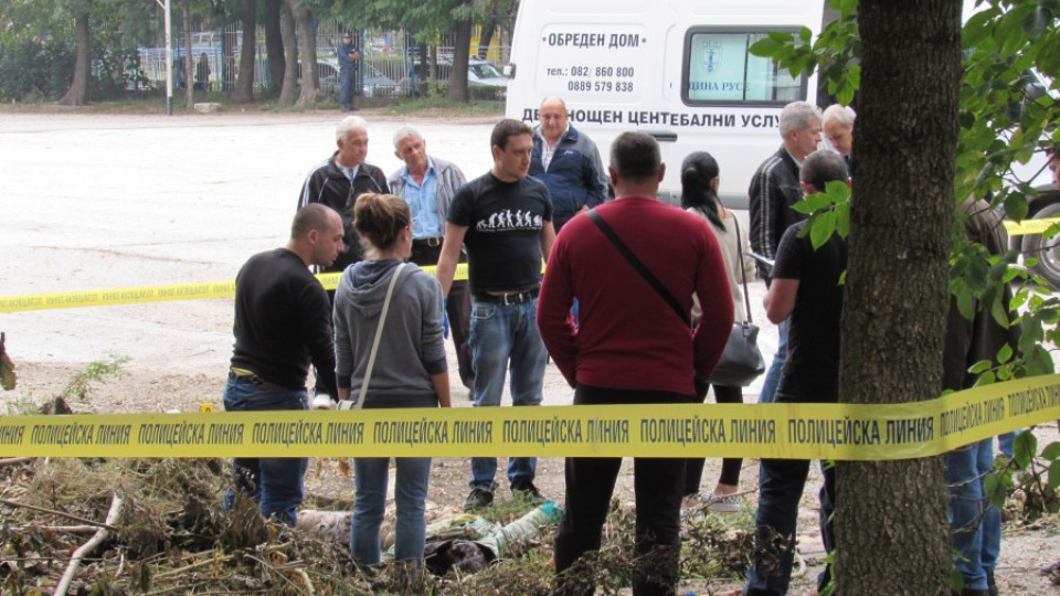 Труп на жена откриха в двора на русенско училище | StandartNews.com