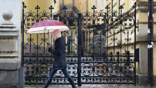 Предупреждения за обилни валежи и опасно време в страната