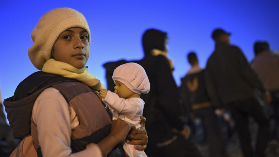 Проверяват сигнал за бежанци, тръгнали по АМ "Тракия" | StandartNews.com