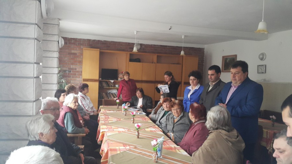 Кандидатите на ГЕРБ за кмет на Трявна уважиха празника на възрастни хора | StandartNews.com