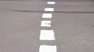 Работници "нарисуваха" пешеходна пътека в столицата