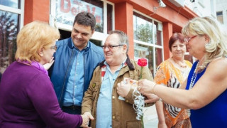 Кандидат-кмет „подари“ Мамалев на хората от третата възраст в Димитровград