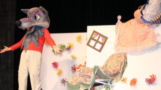 ГЕРБ Цвета Караянчева  от зарадва над 300 деца с куклено представление