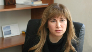Вергиния Стоянова се срещна с граждани пред  СУ „Св. Климент Охридски