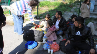 Спипаха 100 "сирийци" във френски бусове (ОБЗОР)