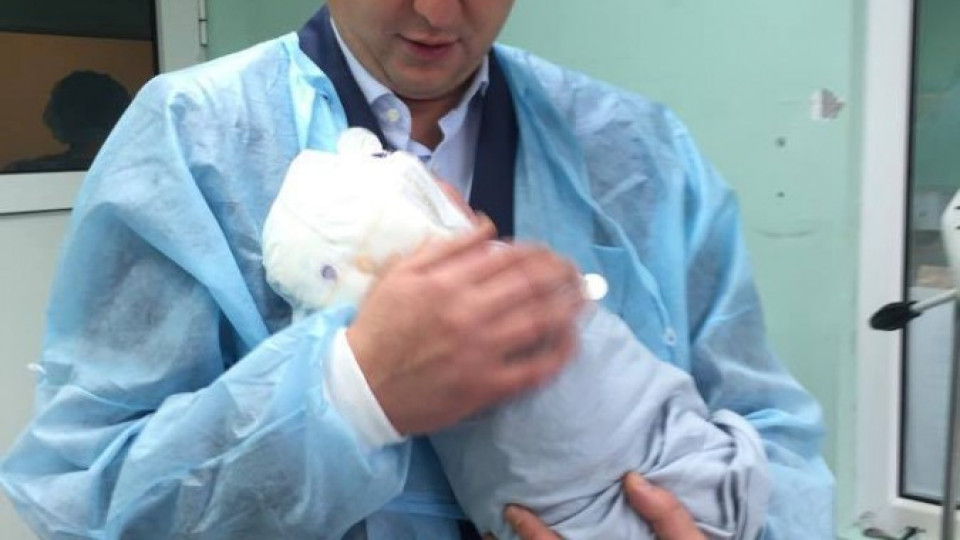Проплака първото предизборно бебе на Варна | StandartNews.com
