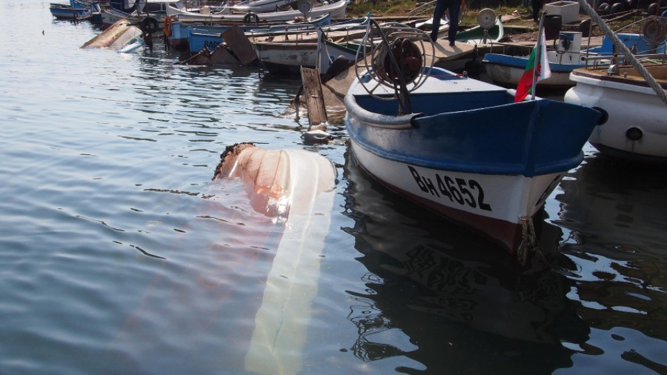 Влекач отнесе рибарско селище във Варна | StandartNews.com