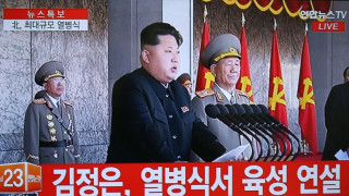 Северна Корея с мощен парад 