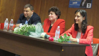 Мария Габриел и Емил Радев подкрепиха кандидата на ГЕРБ за кмет на Долни чифлик