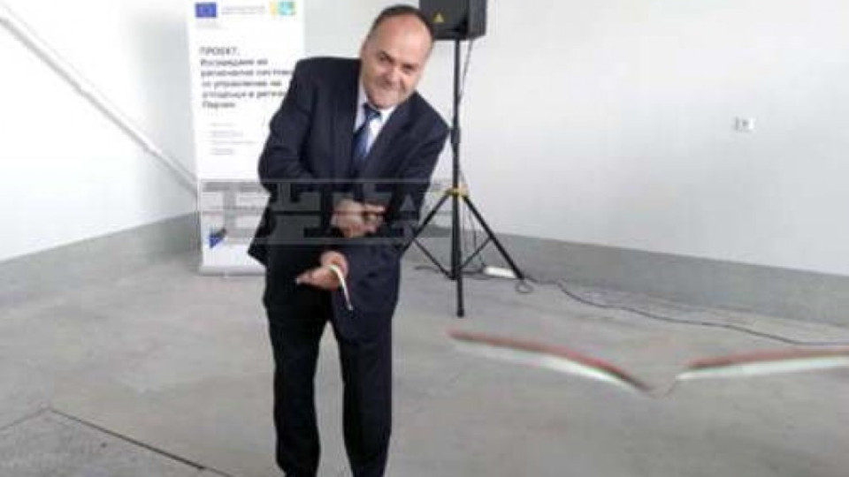  Кметът на Перник преряза лентата на ново сметище | StandartNews.com