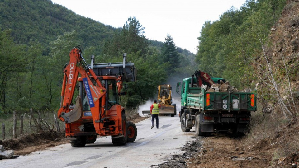 Реконструират 15 км от път на територията на Кърджали и Смолян | StandartNews.com