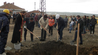 Алексиев направи първата копка на нова детска градина