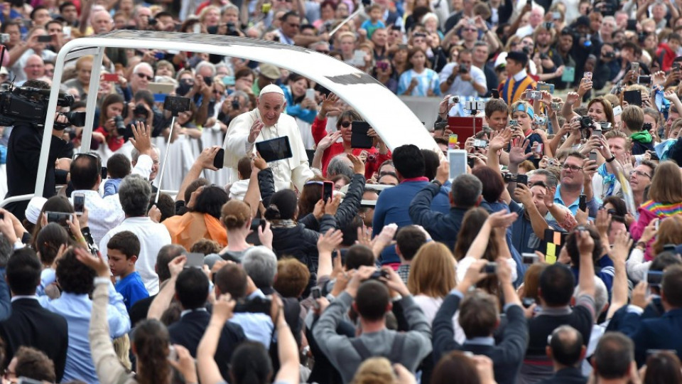 Папата поиска прошка за скандали | StandartNews.com