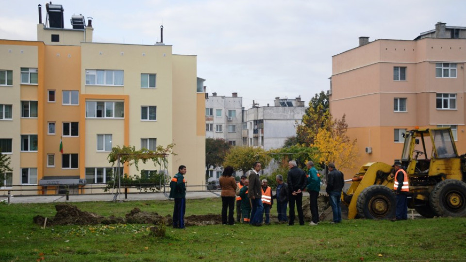 Строят детска площадка в благоевградски квартал | StandartNews.com