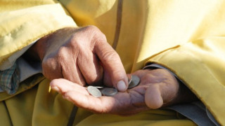 Почти половината българи са на прага на бедността