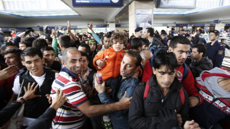 Интерпол и Европол спират заедно нелегалните мигранти | StandartNews.com
