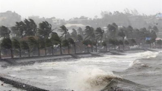 4-метрови вълни удрят Филипините