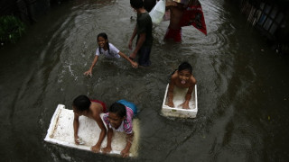 Тайфунът Копу продължава да наводнява Филипините 