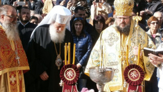 Патриархът на празнична литургия в Дупница