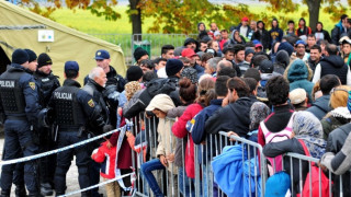 4500 мигранти събориха оградата и нахлуха в Австрия 
