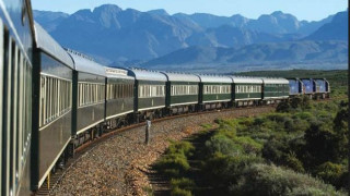 Пътници скачат в движение от влак в ЮАР