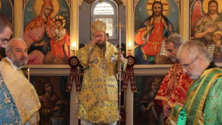 Владиката Наум  освети обновената църква в Цар Калоян