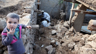 Талибаните помагат на пострадалите от труса