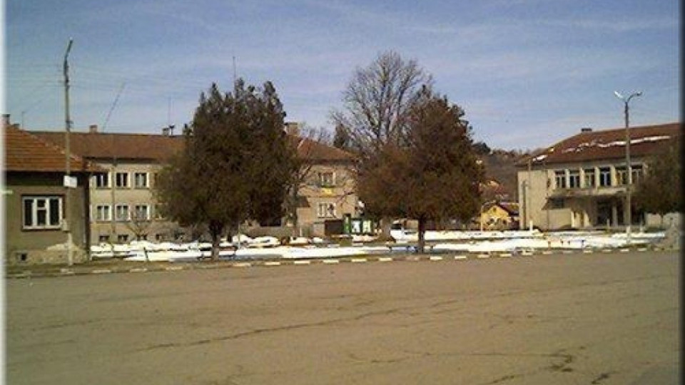 Ефремови продължават да управляват село Мокреш | StandartNews.com