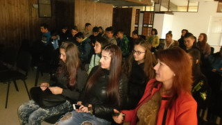 Ученици дискутираха трафика на хора в Благоевград