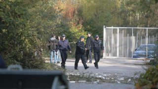 Уцелен е джипът на Алексей, търкалят се гилзи и снаряди 