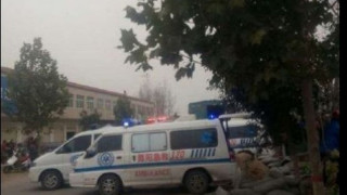 Къща рухна в Китай и затрупа 30 работници
